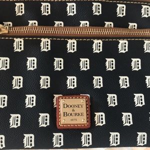 Dooney & Bourke DETROIT purse. NWOT. 8”x8”+ strap.